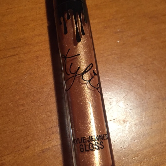 Kylie Jenner Gloss Poppin’ 💋 - Picture 5 of 11